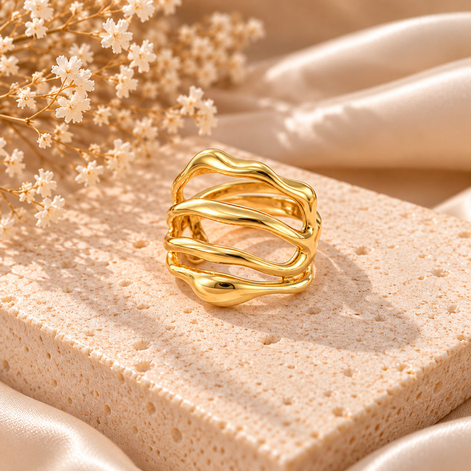 AURELIA – Golden Wave Ring