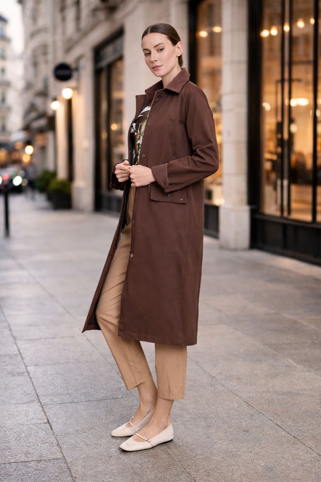 Langer Trenchcoat mit Samtkragen und Reißverschluss